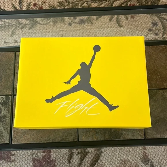 BRAND NEW!!! Jordan 4 “lightning 2021” never worn. Selected through Nike App. AIR JORDAN 4 RETRO  main image 3